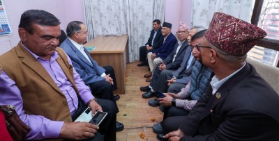  माधव नेपालको पार्टी कार्यालयमा ओली र दाहाल, भीम रावल पनि सँगै देखिए [तस्बिरसहित] 